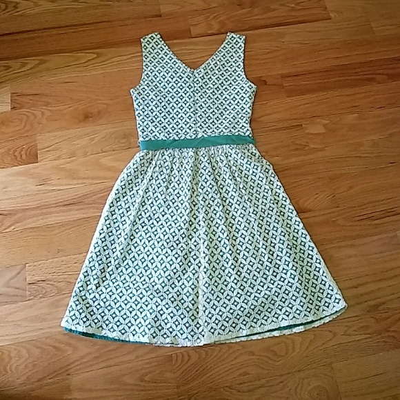 Classy Lace A-Line Dress with Sash - Picture 4 of 6